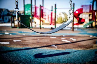 Artículo de Isabel Abenia: «Jugar en el parque, la mejor extraescolar para un niño»